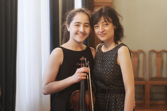 Zwei Musikerinnen des Benefizkonzerts im Berufsbildungswerk