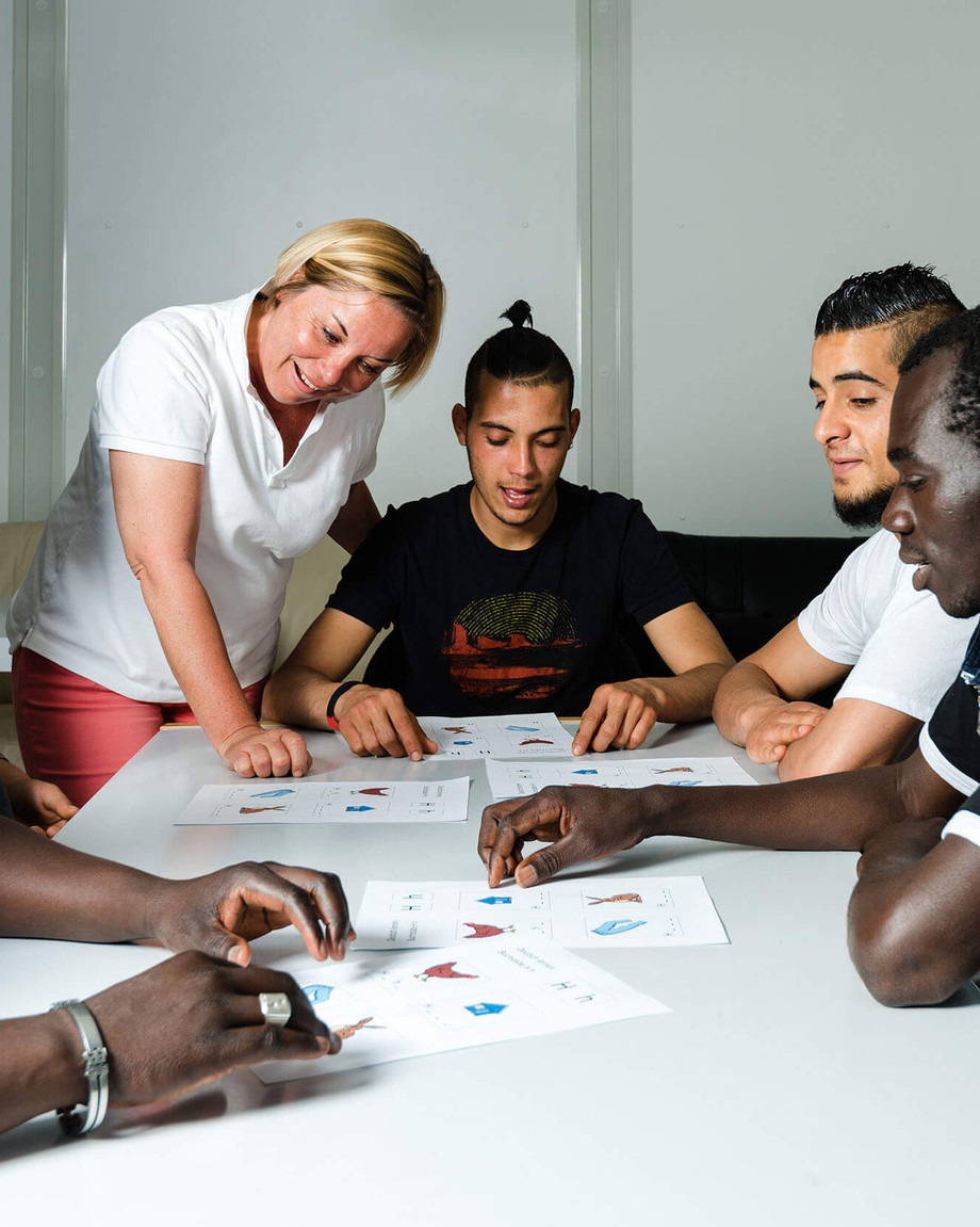 Junge Flüchtlinge lernen im SRH Berufsbildungswerk Neckargemünd arbeitstechniken.