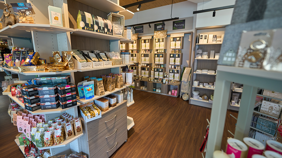 Das Bild zeigt das Sortiment des SeRaH Shops.