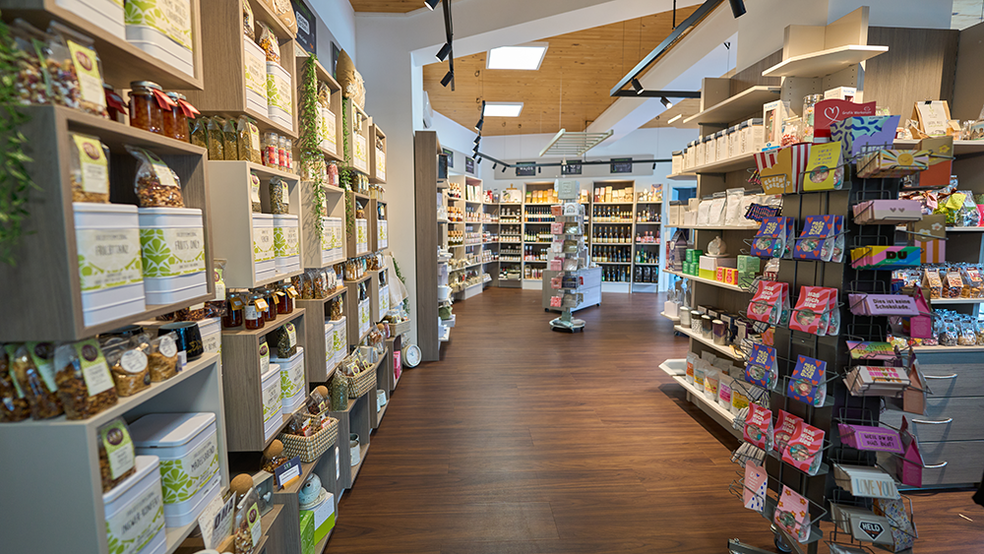 Das Bild zeigt das Sortiment des SeRaH Shops.